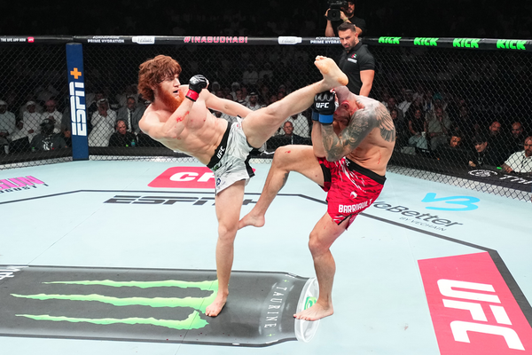Shara Magomedov, le pirate qui refuse le sol